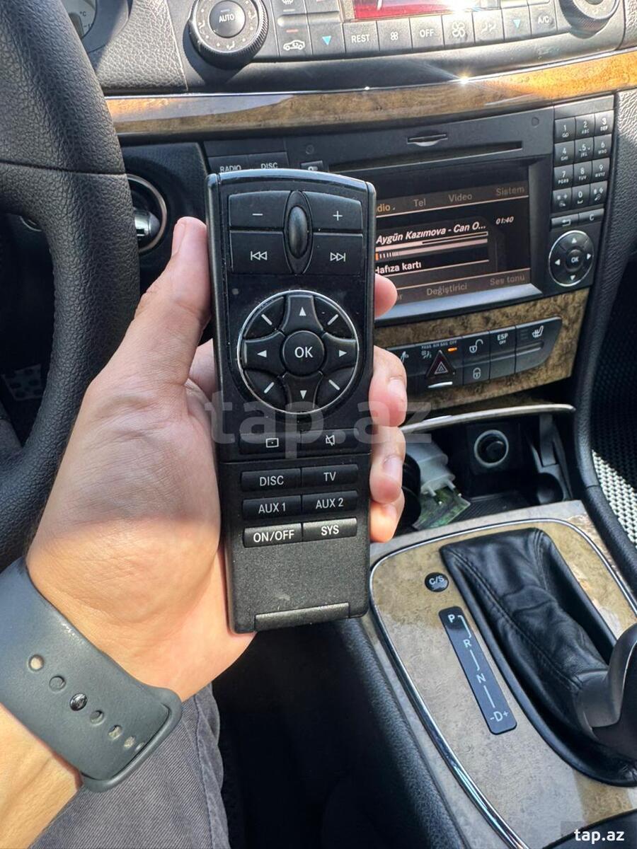 Mercedes audio pultu