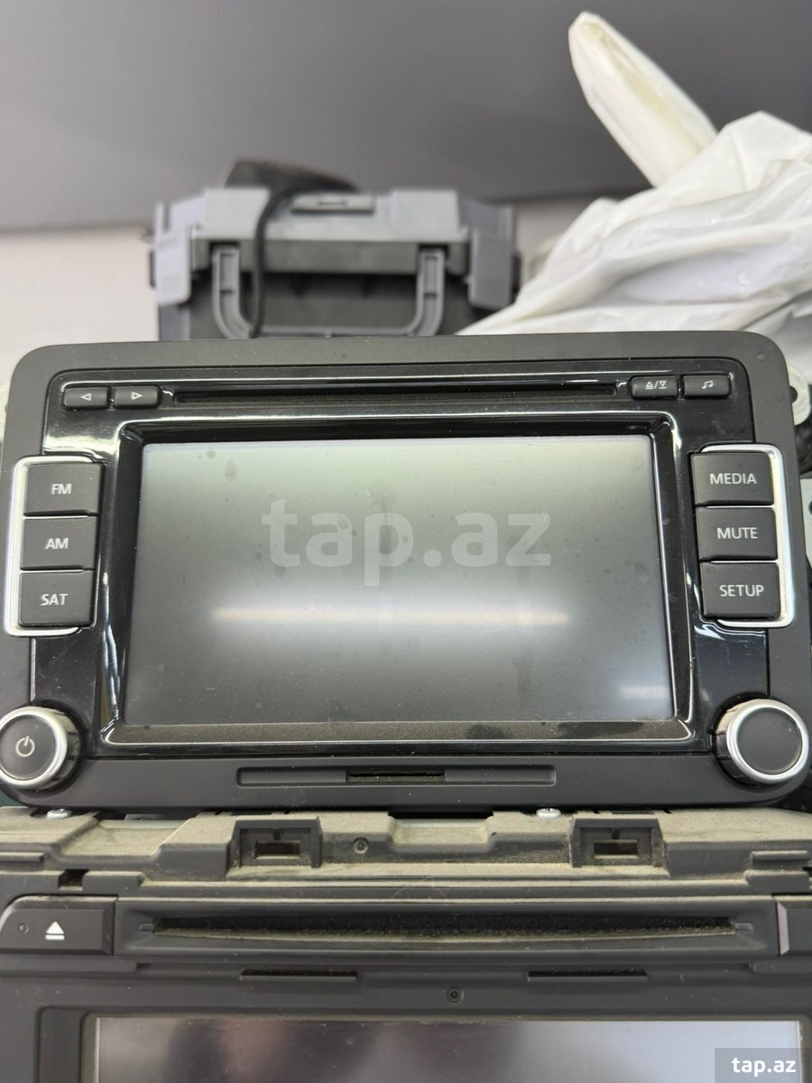 Volkswagen Passat CC maqnitolası