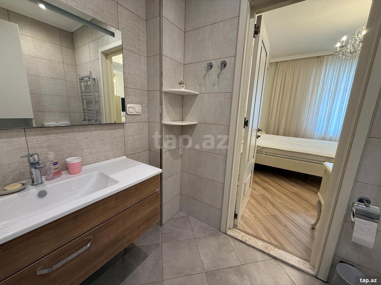 4-otaqlı yeni tikili kirayə verilir, Ağ Şəhər., 160 m²