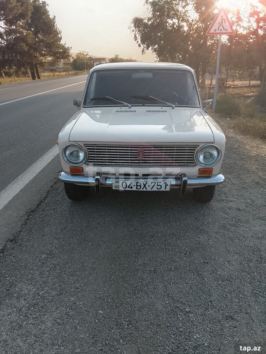 LADA (VAZ) 21011, 1985 il