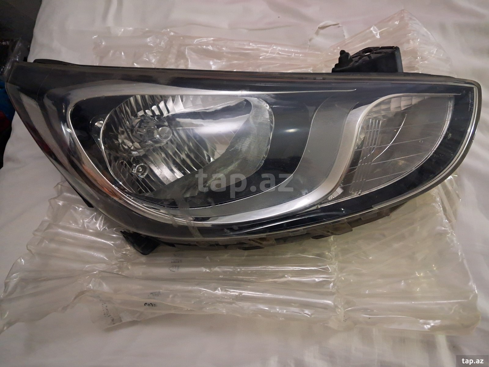 Hyundai Accent 2011 sağ farası
