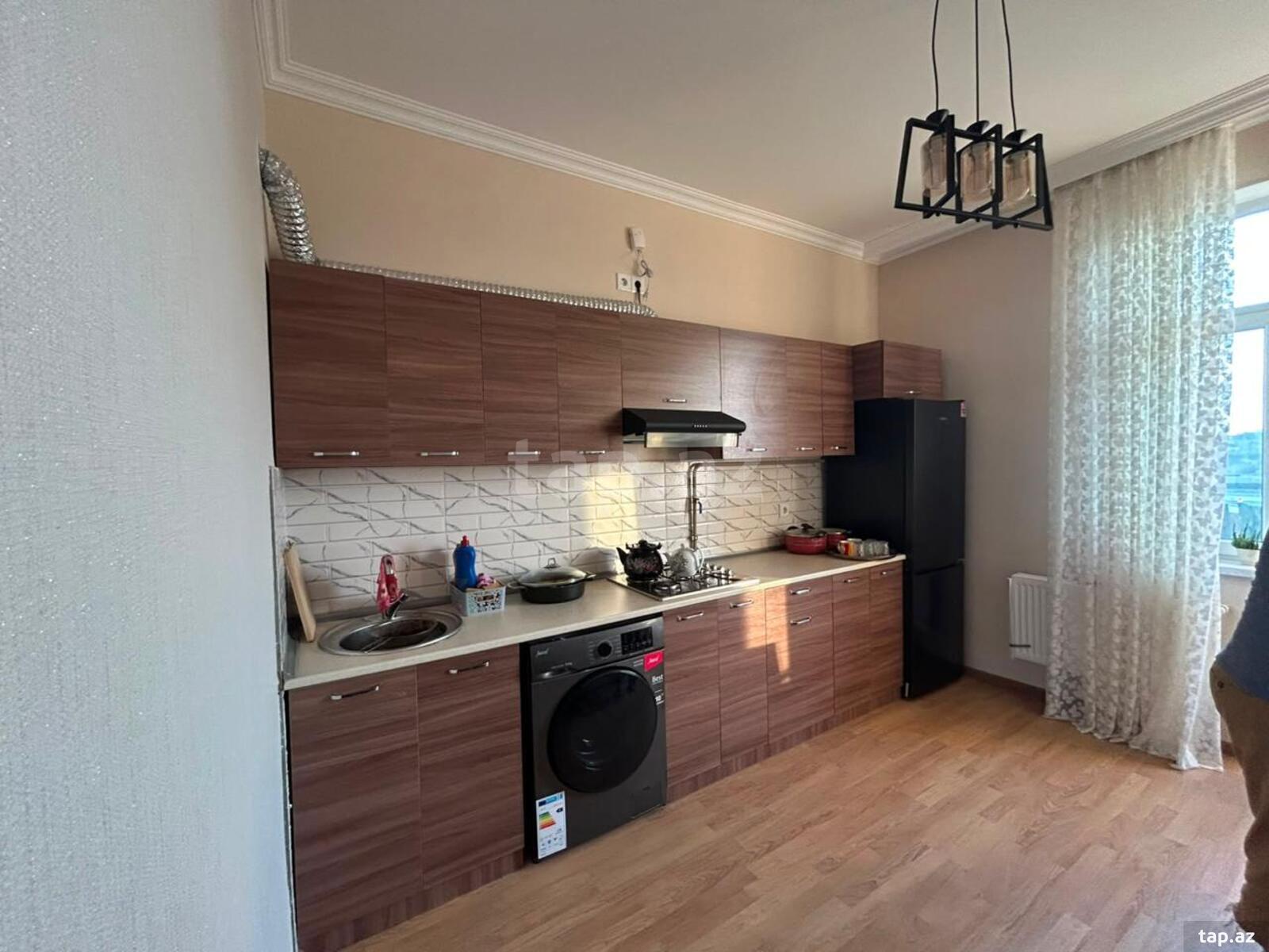 4-otaqlı yeni tikili kirayə verilir, Binəqədi r., 137 m²