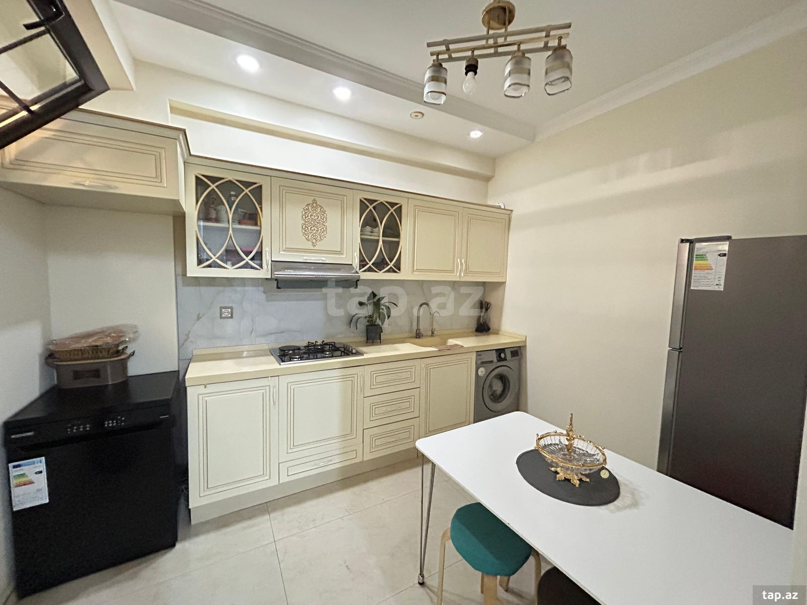 2-otaqlı yeni tikili kirayə verilir, Neftçilər m., 80 m²