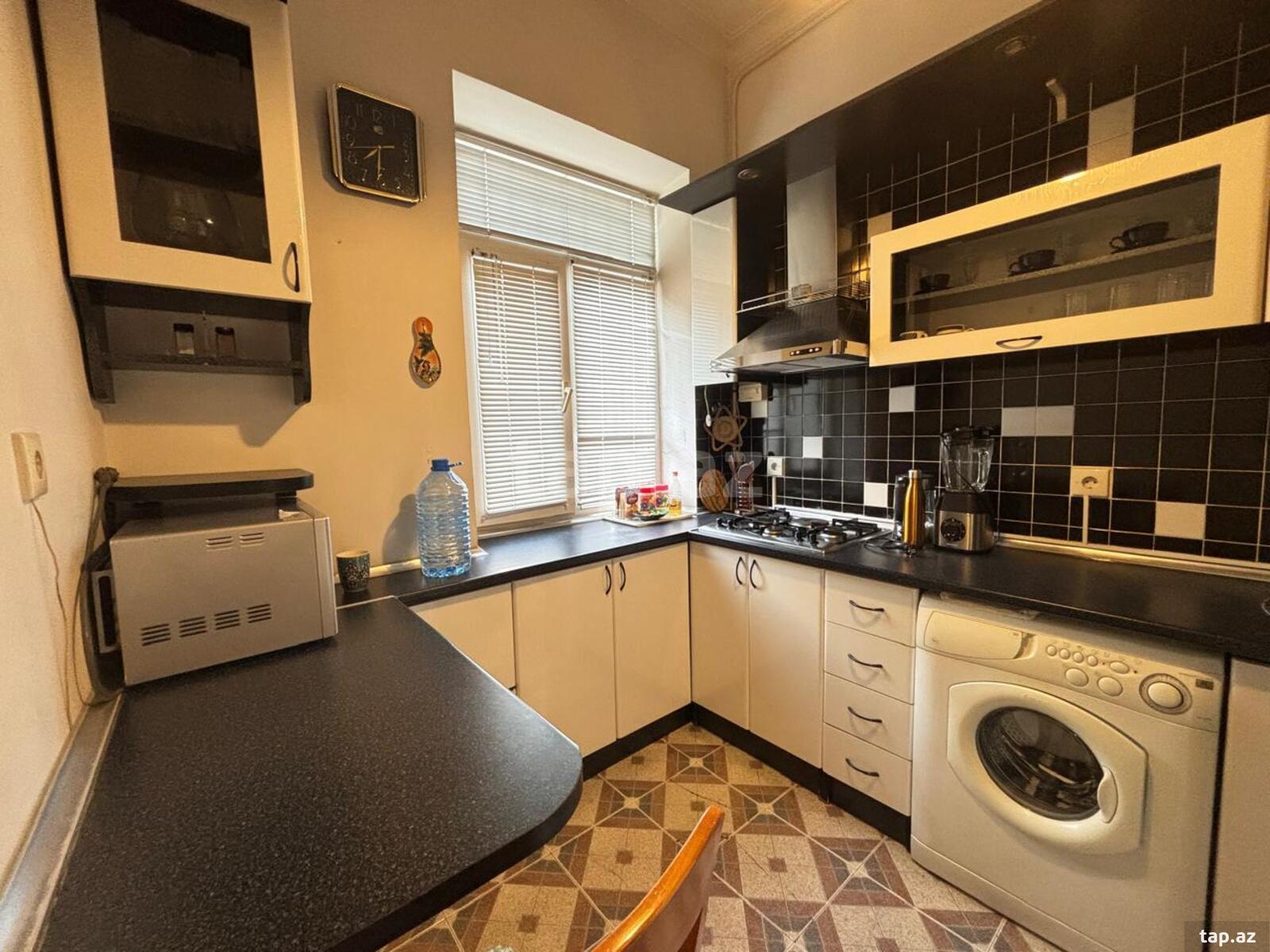 4-otaqlı mənzil, İnşaatçılar pr., 110 m²