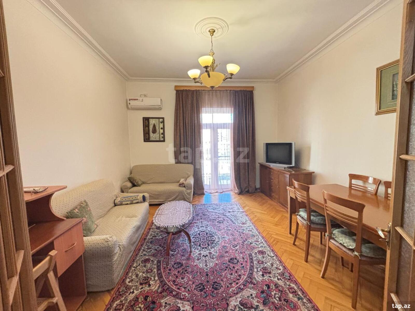 4-otaqlı mənzil, İnşaatçılar pr., 110 m²