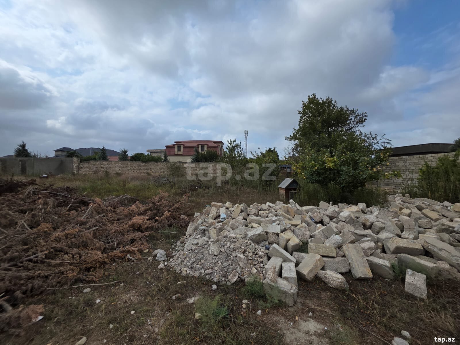 Torpaq satılır, Şüvəlan, Bakı