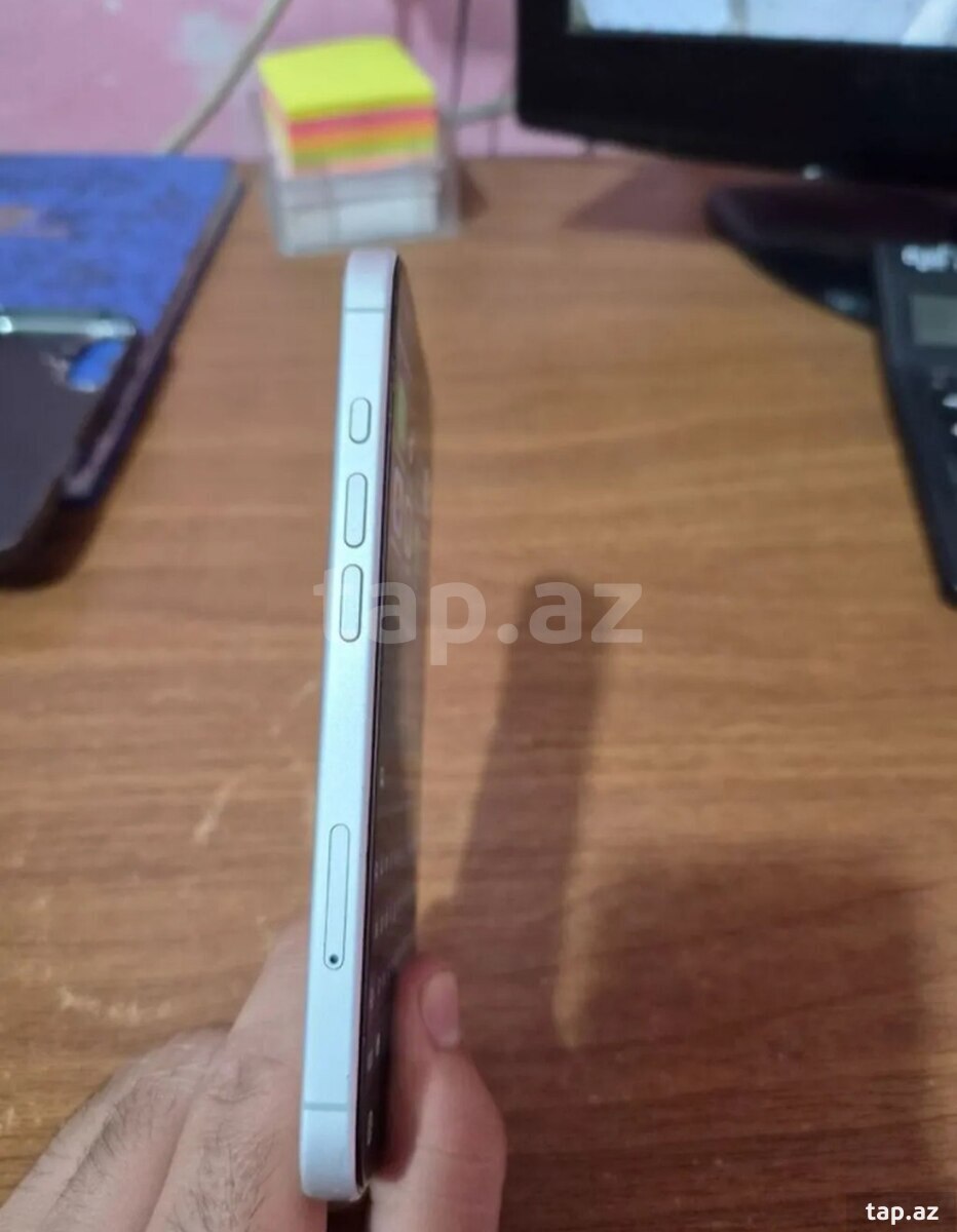 Apple iPhone 16 White 128GB/8GB