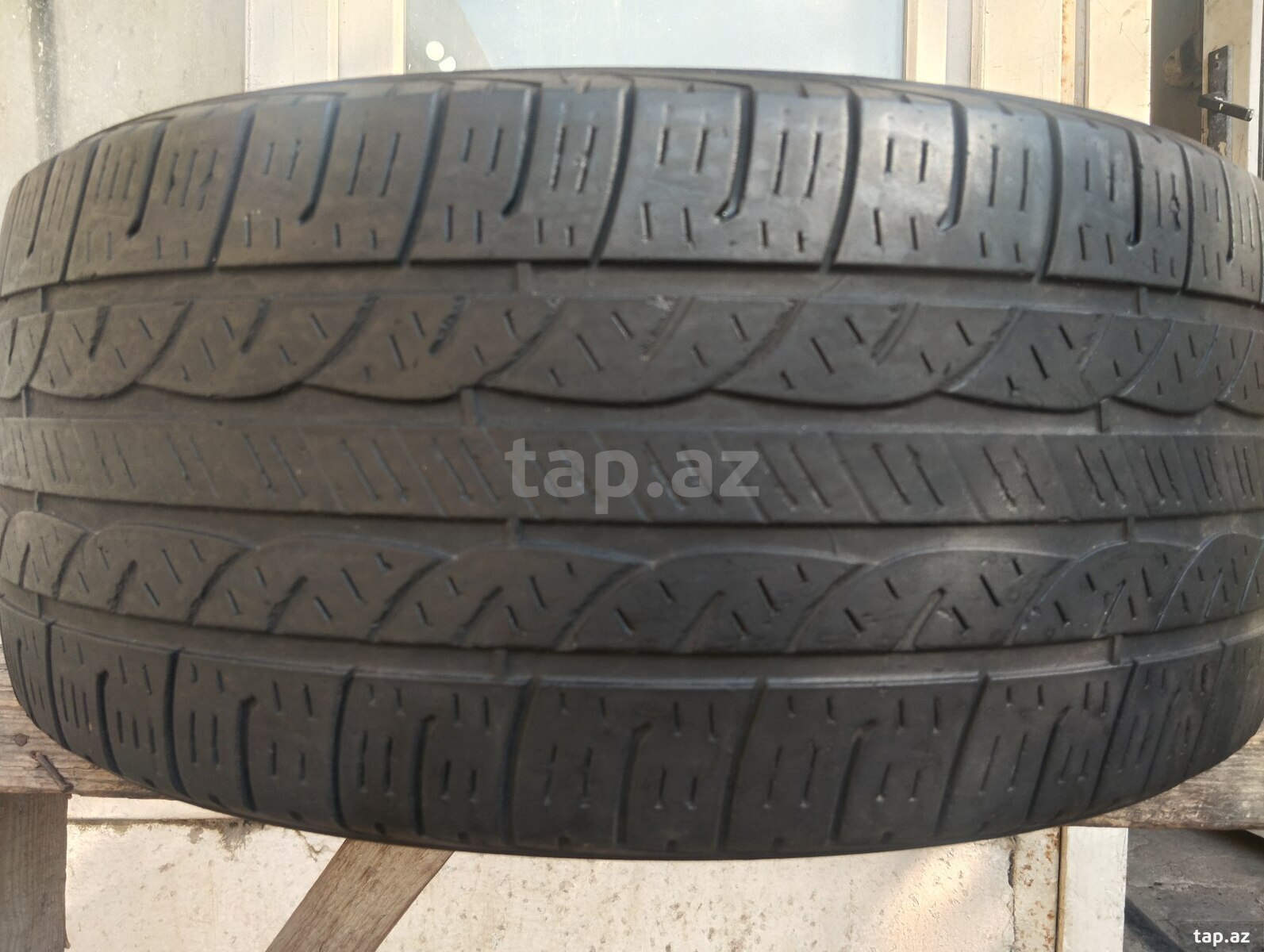 Kelly şini 235/40 R19