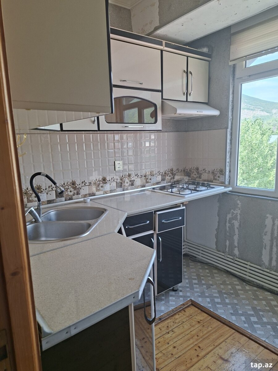 3-otaqlı mənzil kirayə verilir, Şəki ş., 72 m²