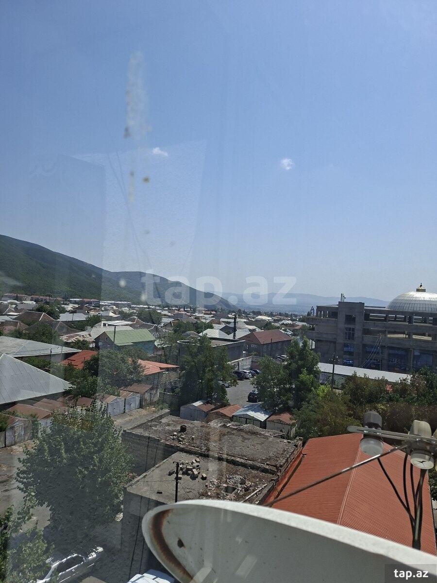 3-otaqlı mənzil kirayə verilir, Şəki ş., 72 m²