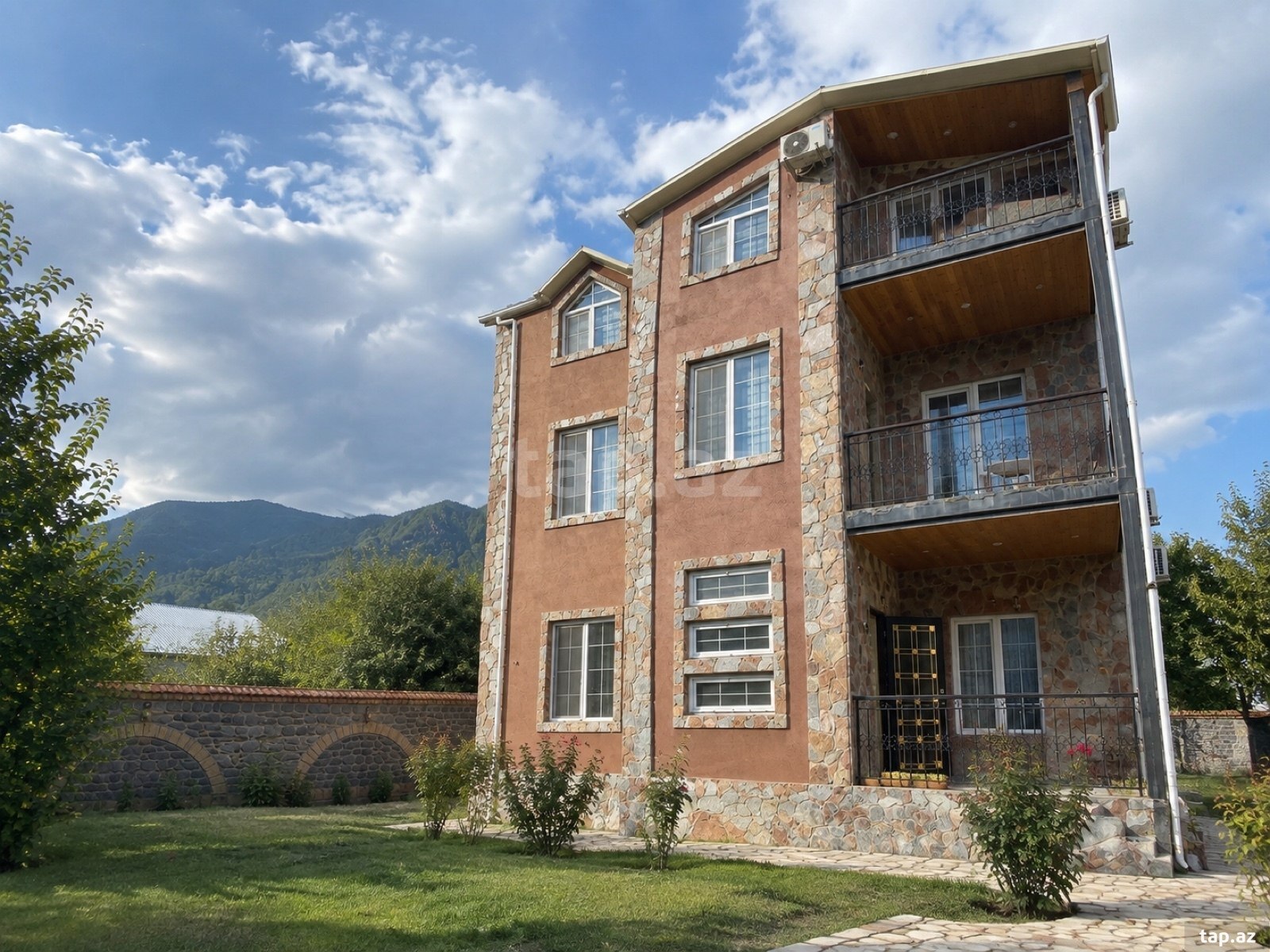 Villa, Qəbələ ş.