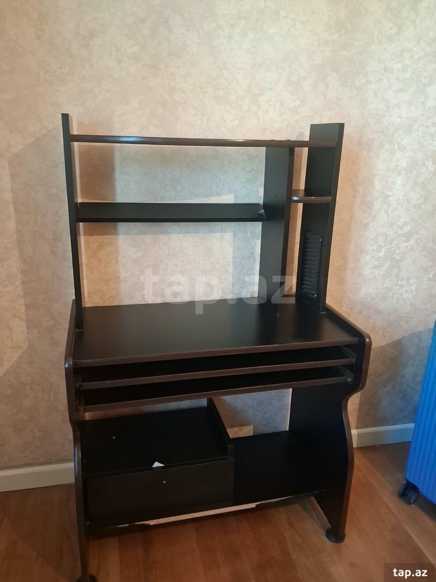 Kompüter masası