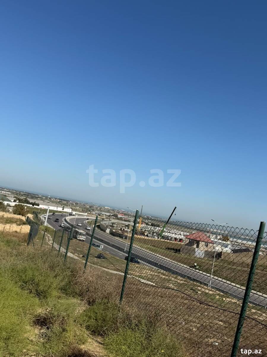 Torpaq satılır, Bakı