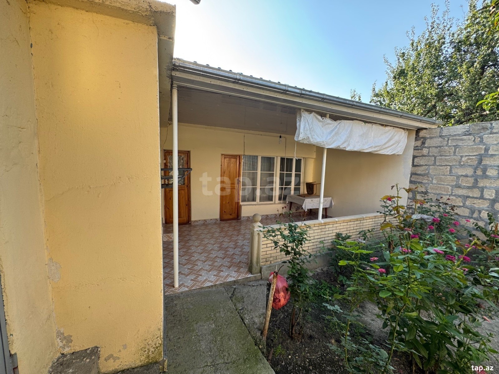3 otaqlı həyət evi satılır, Şəki