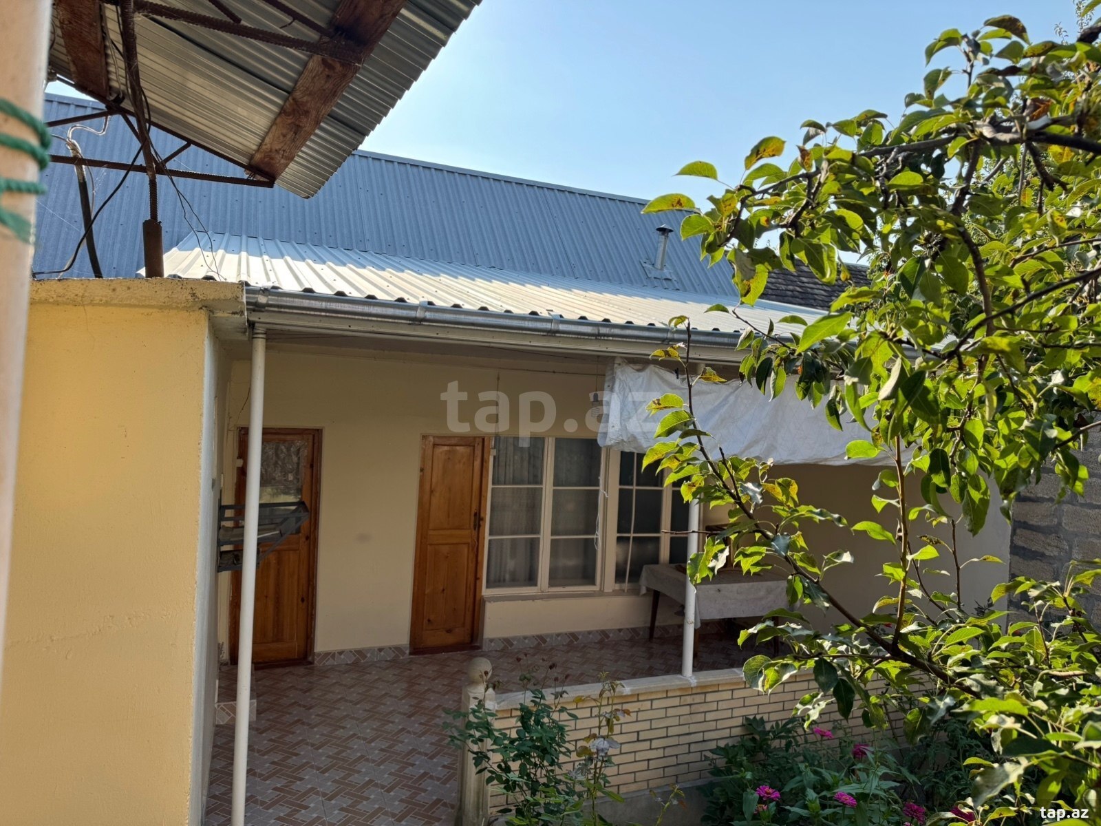 3 otaqlı həyət evi satılır, Şəki