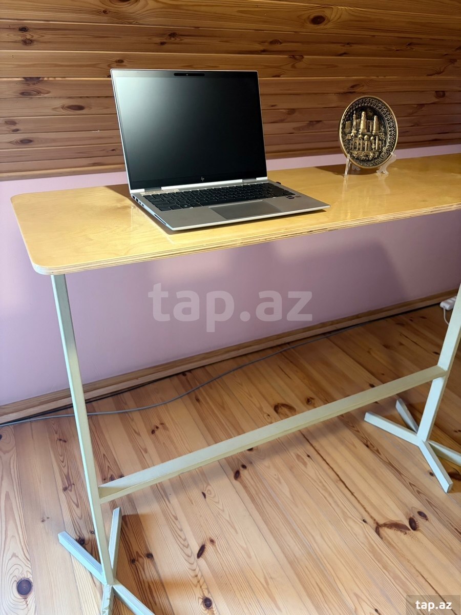 Loft dizaynlı ayaqüstü iş masası