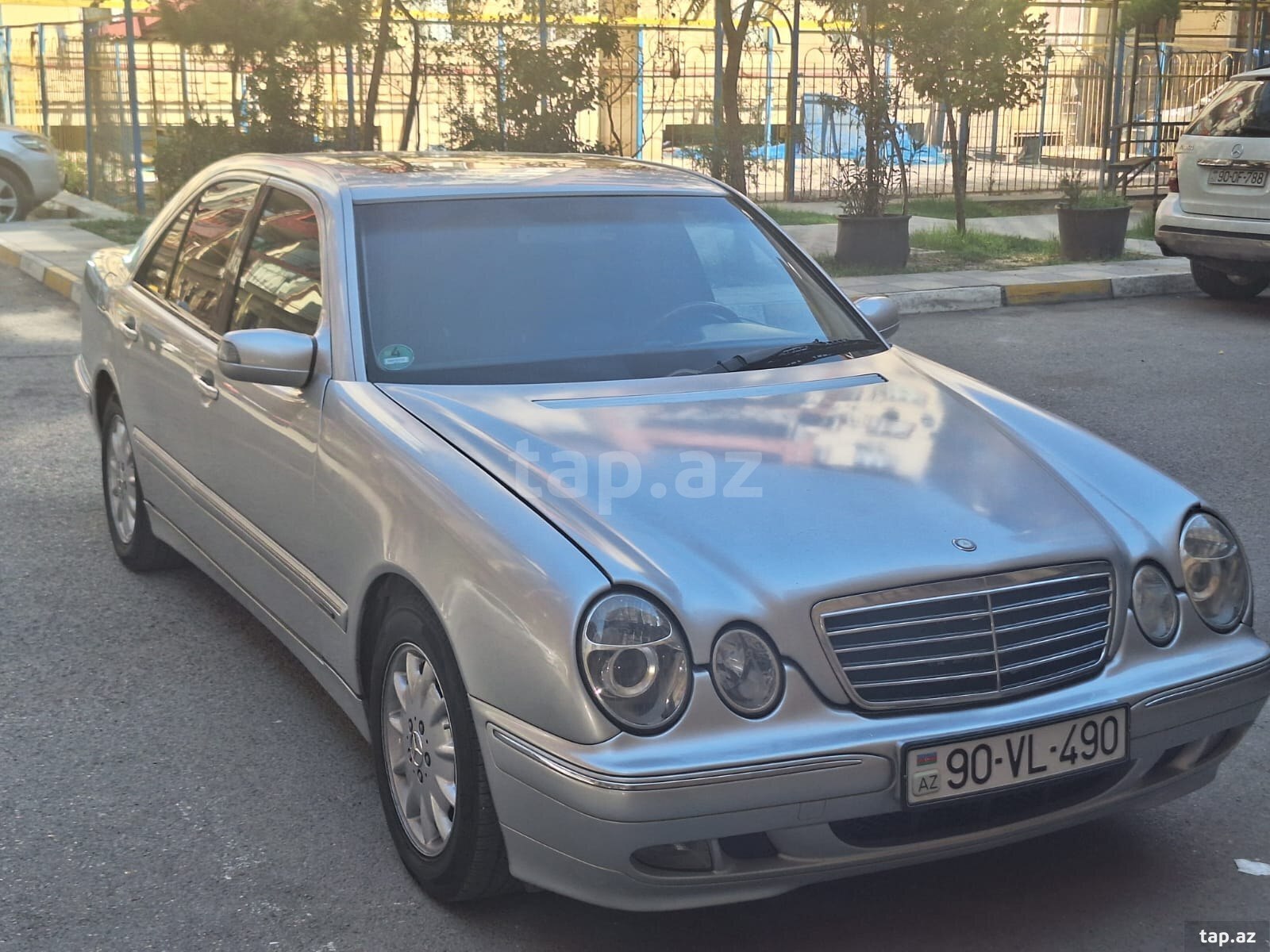 Mercedes E 240, 2000 il