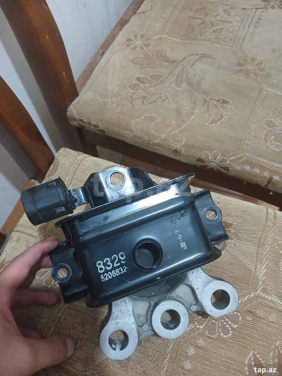 Chevrolet Cobalt mühərrik yastığı