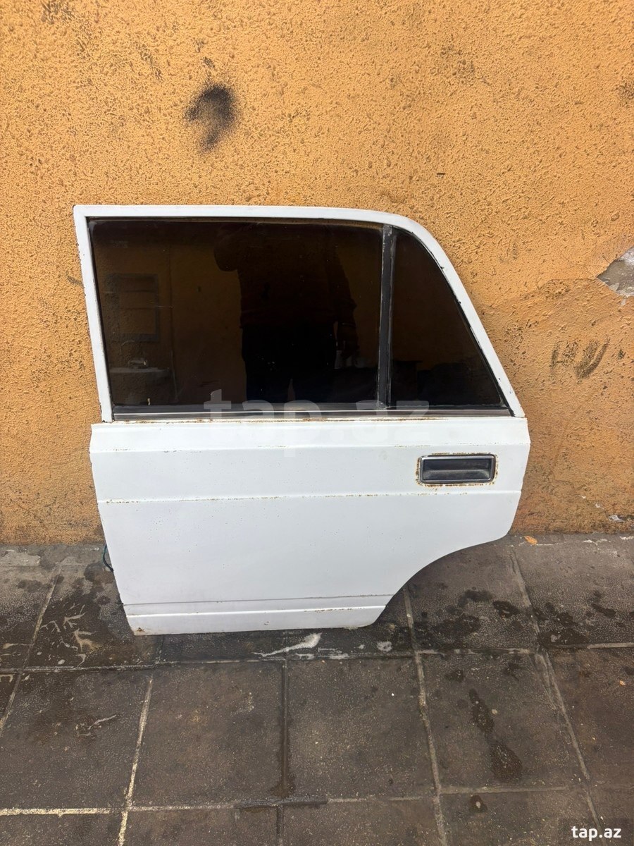 LADA (VAZ) 2107 sol qapısı