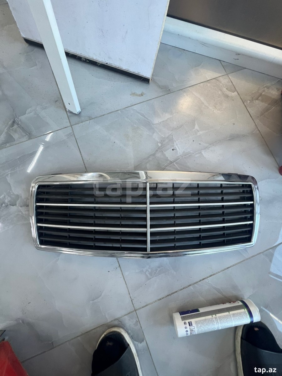 Mercedes-Benz W202 radiator barmaqlığı