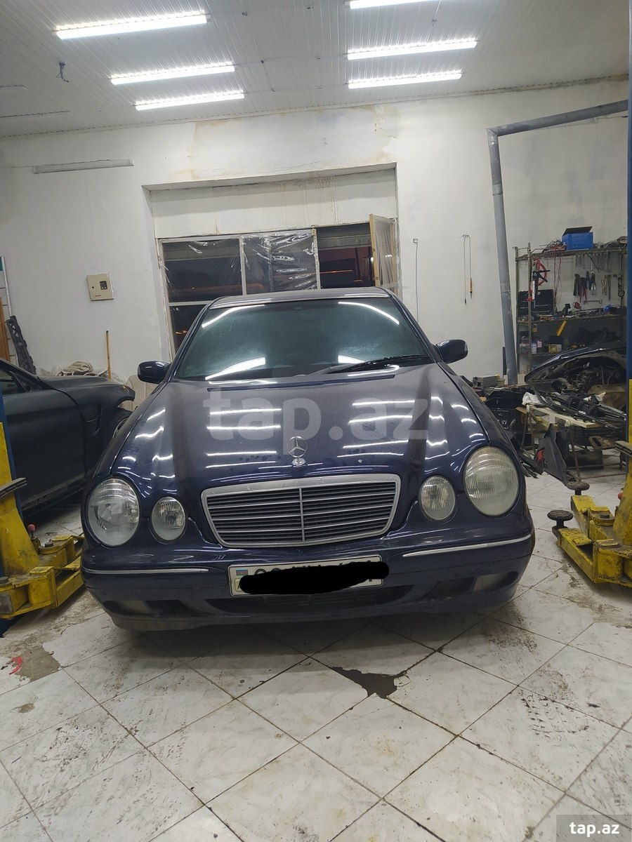 Mercedes E 220, 2000 il