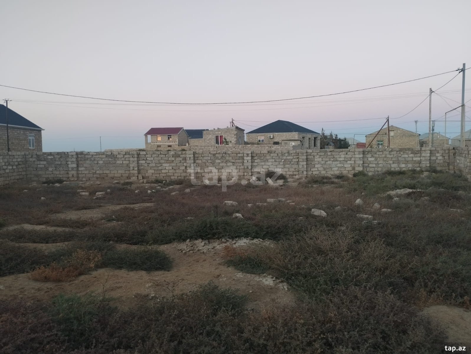 6 sot torpaq sahəsi, Qala qəs.