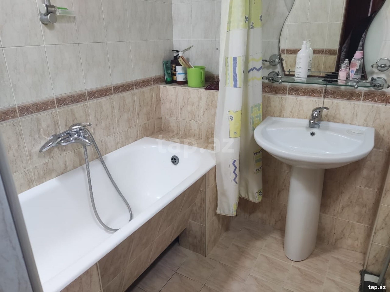 4-otaqlı mənzil kirayə verilir, Rövşən Hüseynov küç., 110 m²