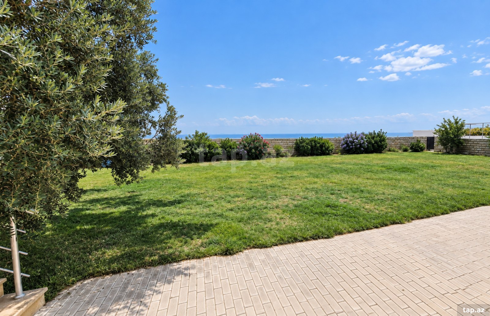Torpaq satılır, Badamdar, Bakı