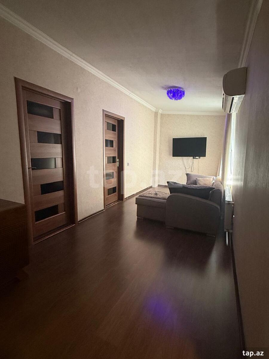 4-otaqlı mənzil kirayə verilir, 28 May m., 120 m²