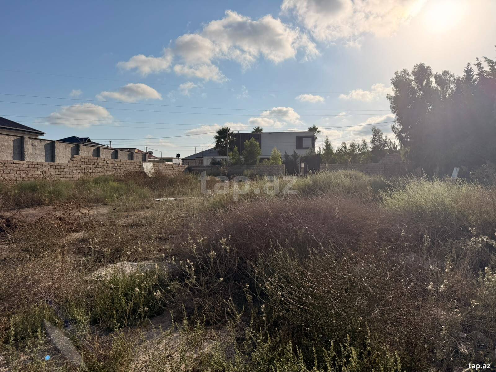 Torpaq satılır, Bakı