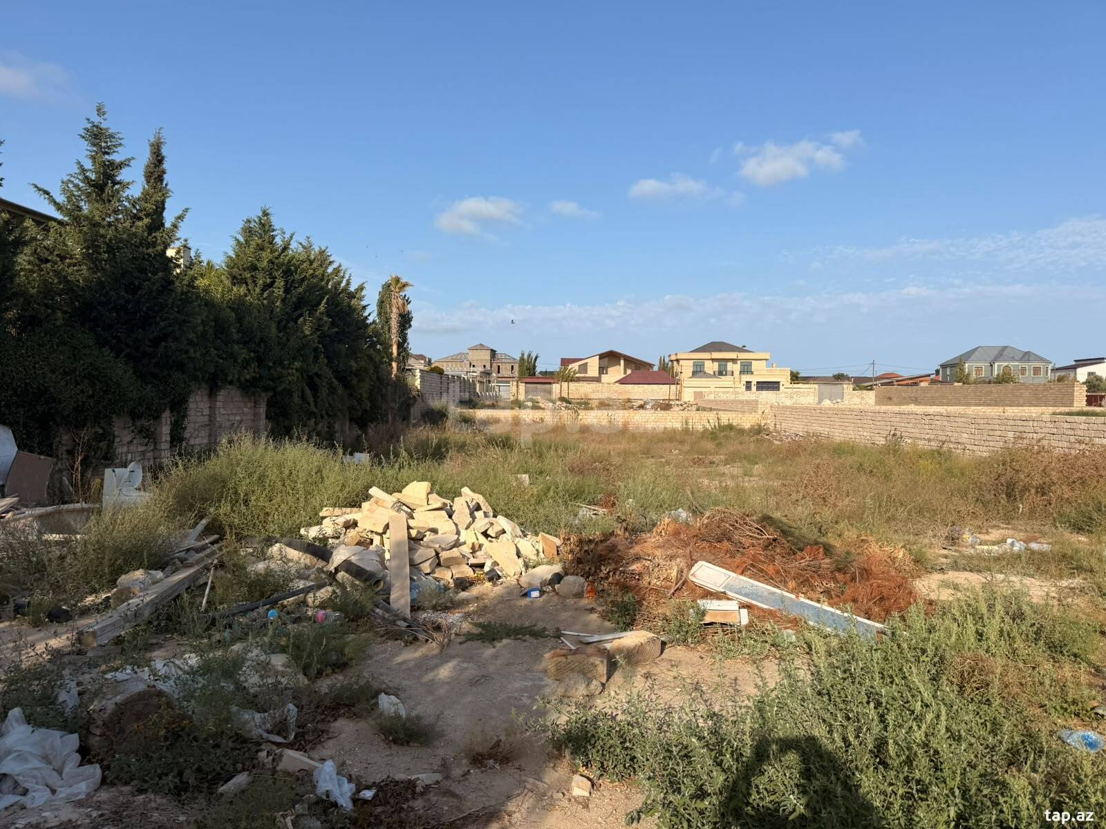 Torpaq satılır, Bakı