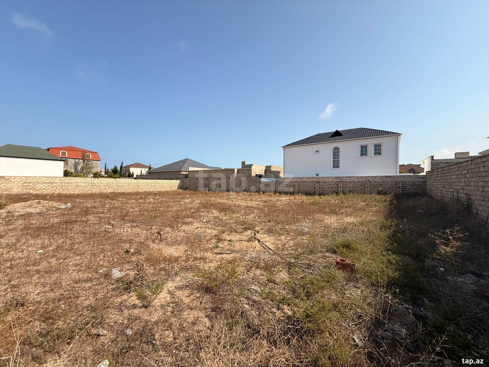 Torpaq satılır, Bakı