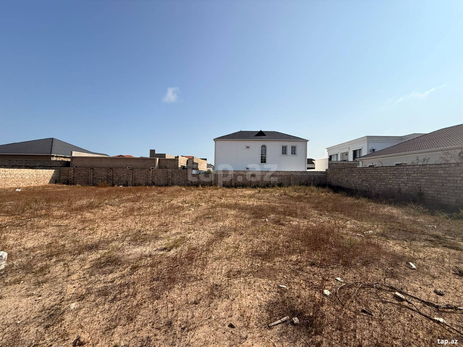 Torpaq satılır, Bakı