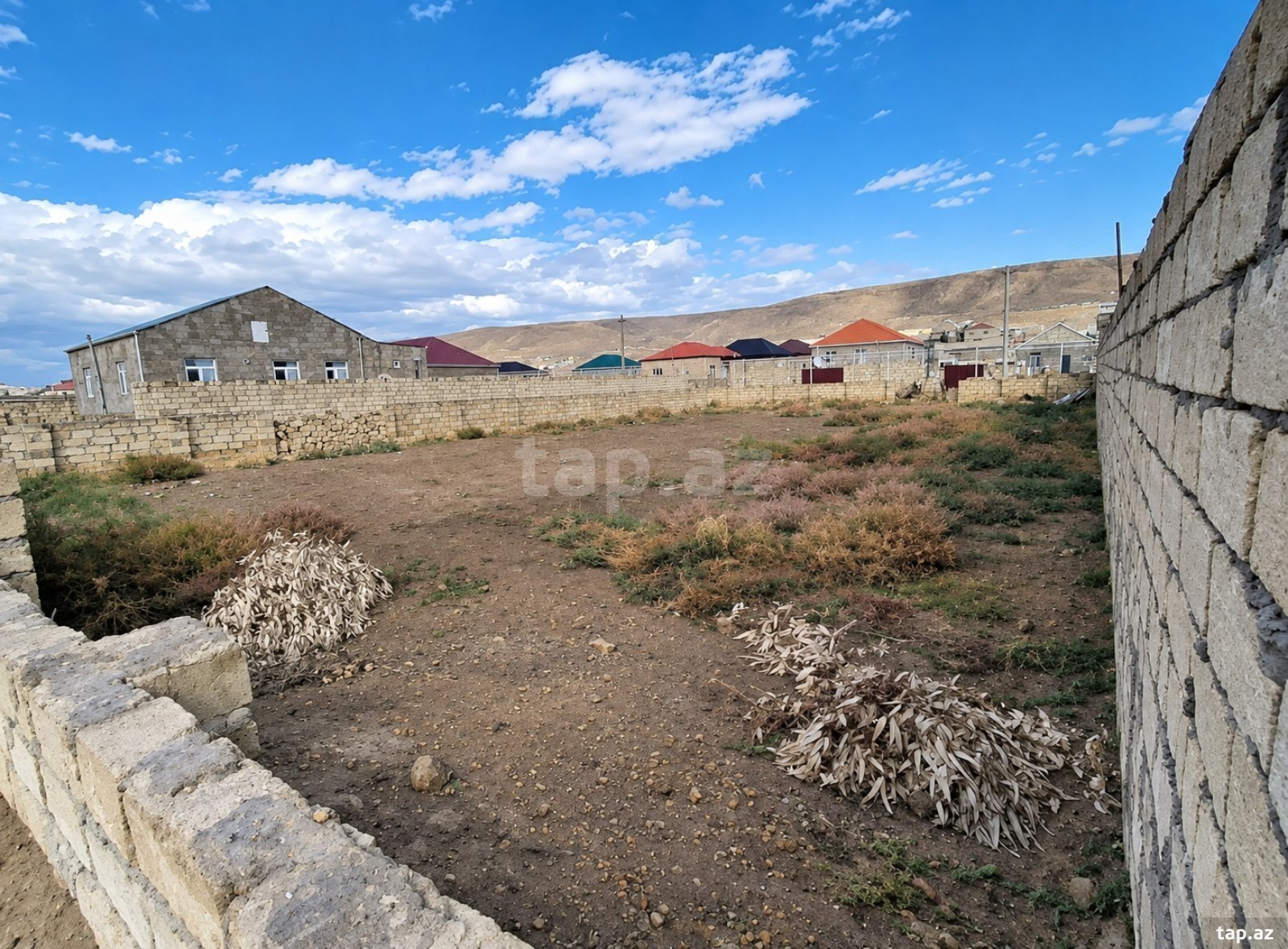 Torpaq satılır, Bakı