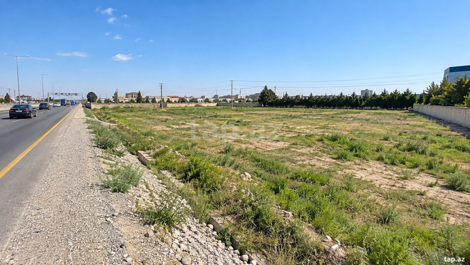 Torpaq satılır, Bakı