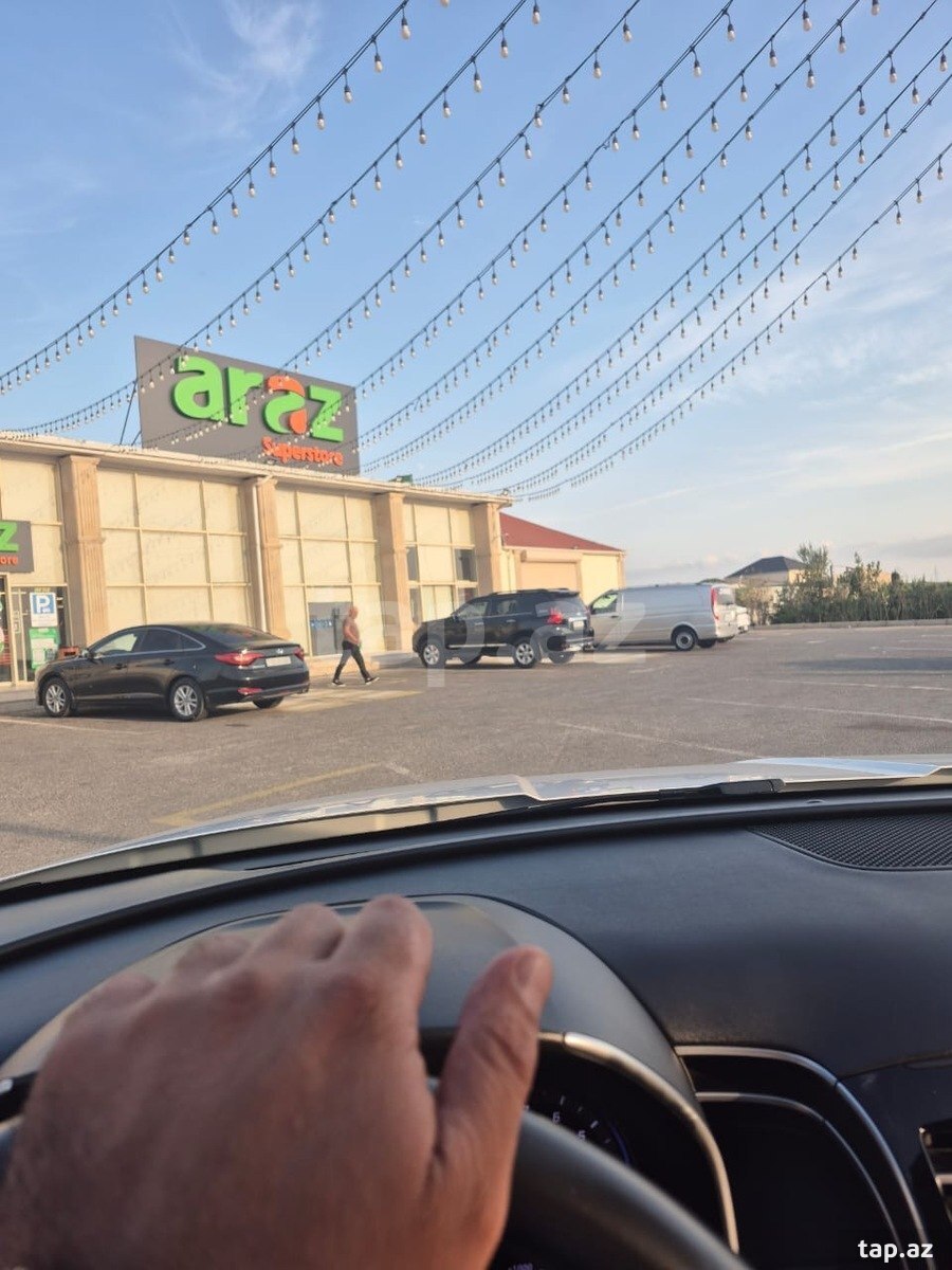 Torpaq satılır, Bakı