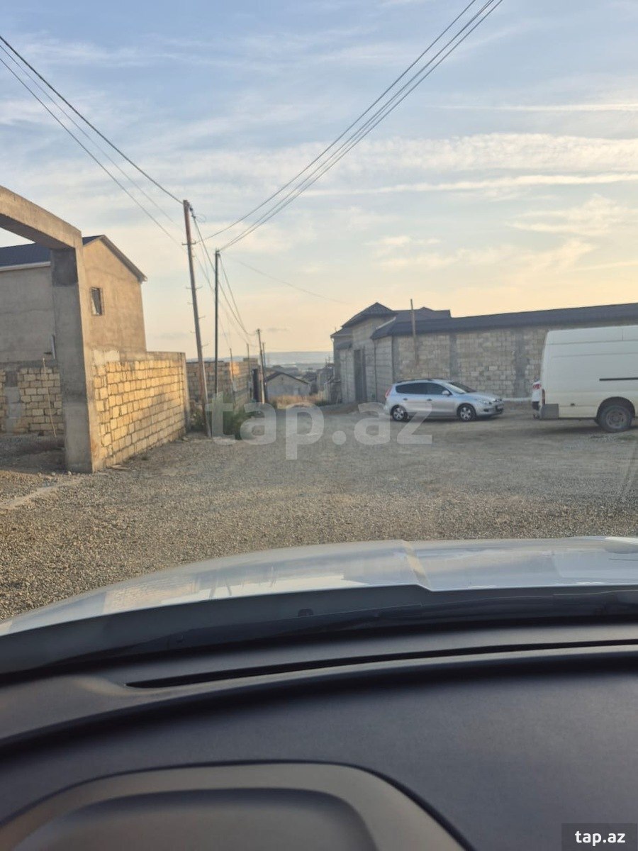 Torpaq satılır, Bakı