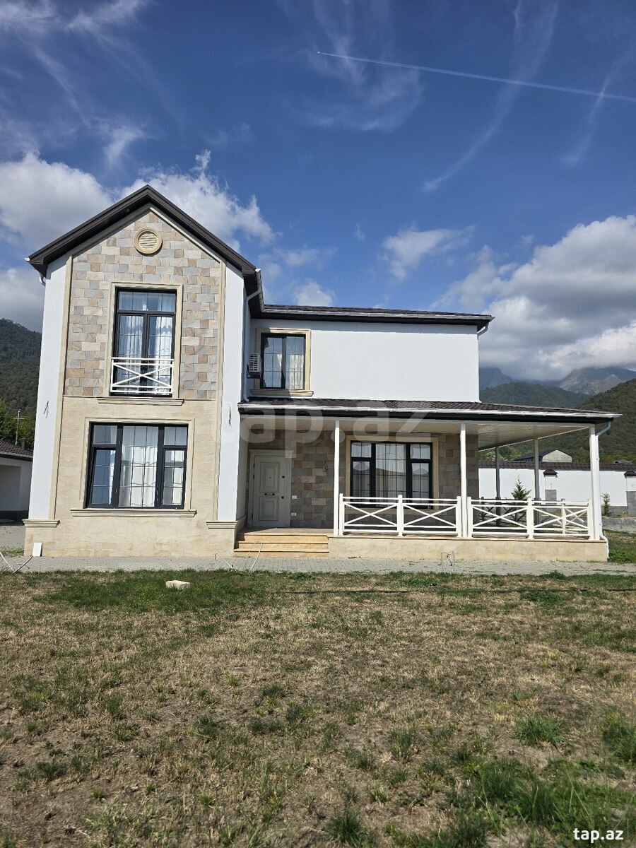 Villa, Qəbələ r.