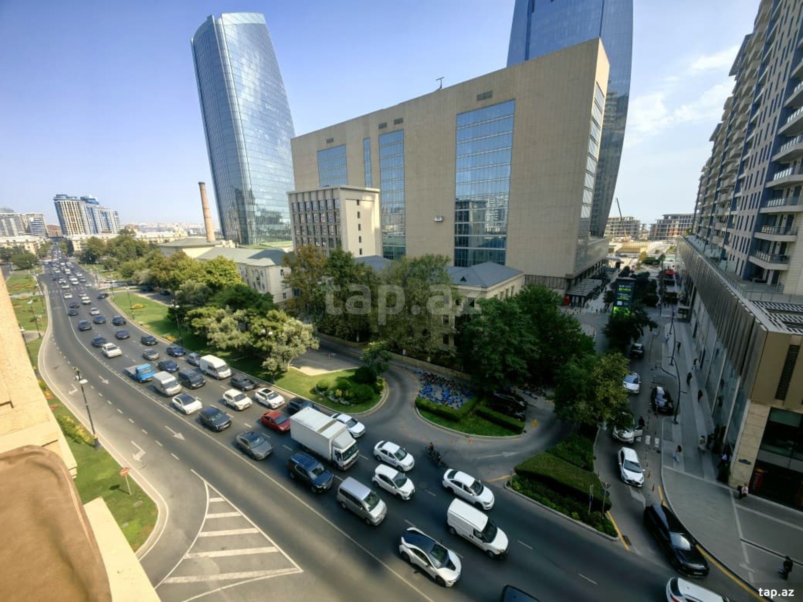 4-otaqlı yeni tikili, Üzeyir Hacıbəyli küç., 205 m²