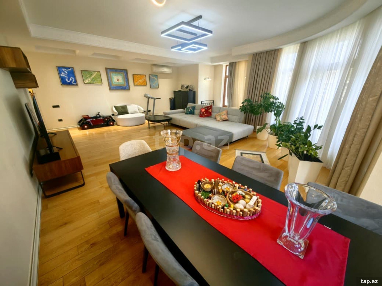 4-otaqlı yeni tikili, Üzeyir Hacıbəyli küç., 205 m²