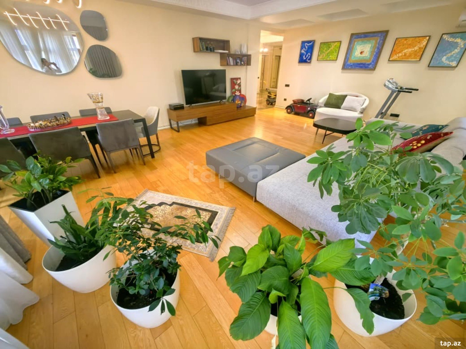 4-otaqlı yeni tikili, Üzeyir Hacıbəyli küç., 205 m²