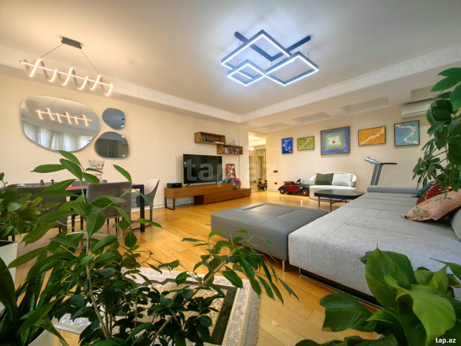 4-otaqlı yeni tikili, Üzeyir Hacıbəyli küç., 205 m²