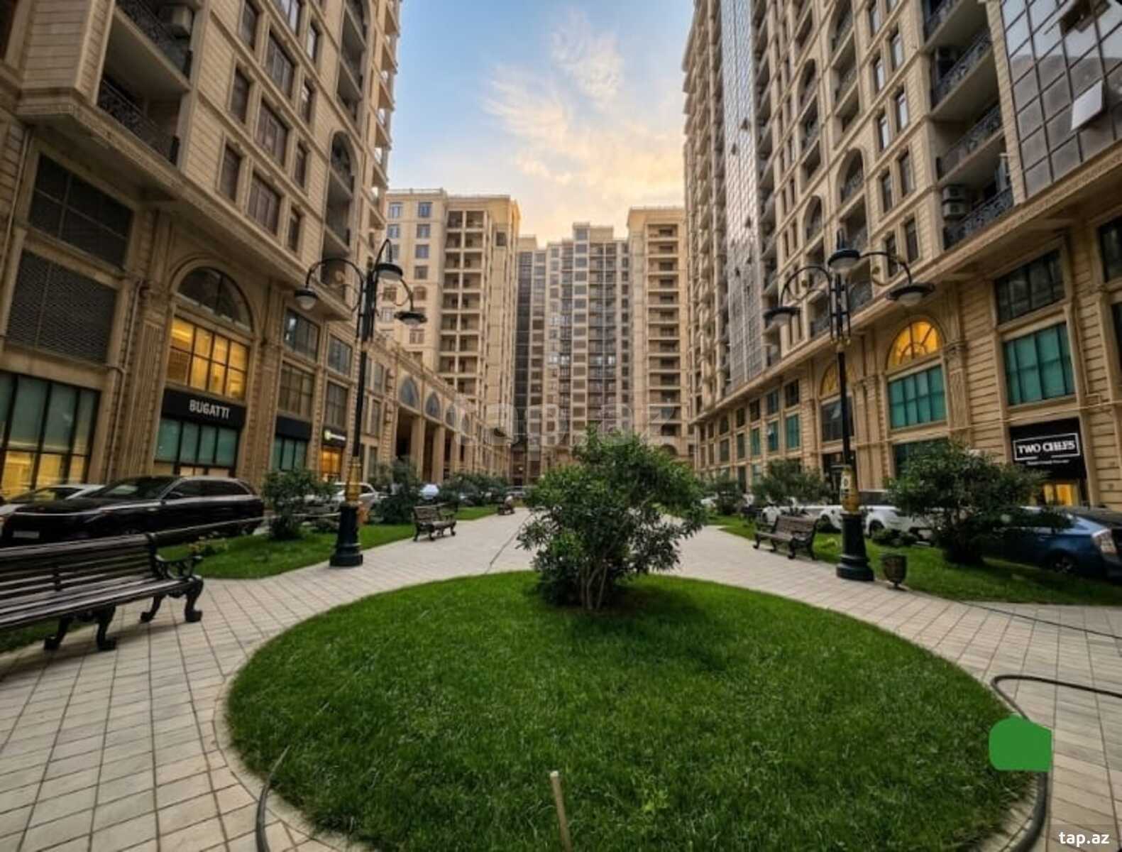 4-otaqlı yeni tikili, Üzeyir Hacıbəyli küç., 205 m²
