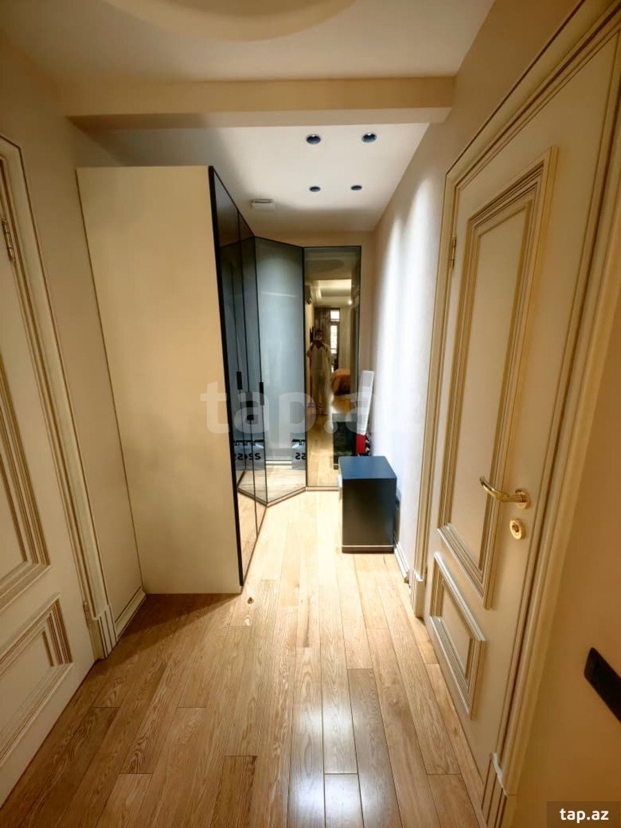 4-otaqlı yeni tikili, Üzeyir Hacıbəyli küç., 205 m²