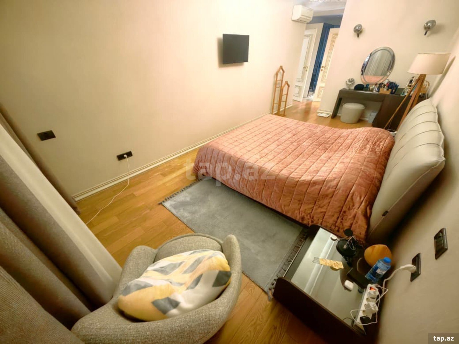 4-otaqlı yeni tikili, Üzeyir Hacıbəyli küç., 205 m²