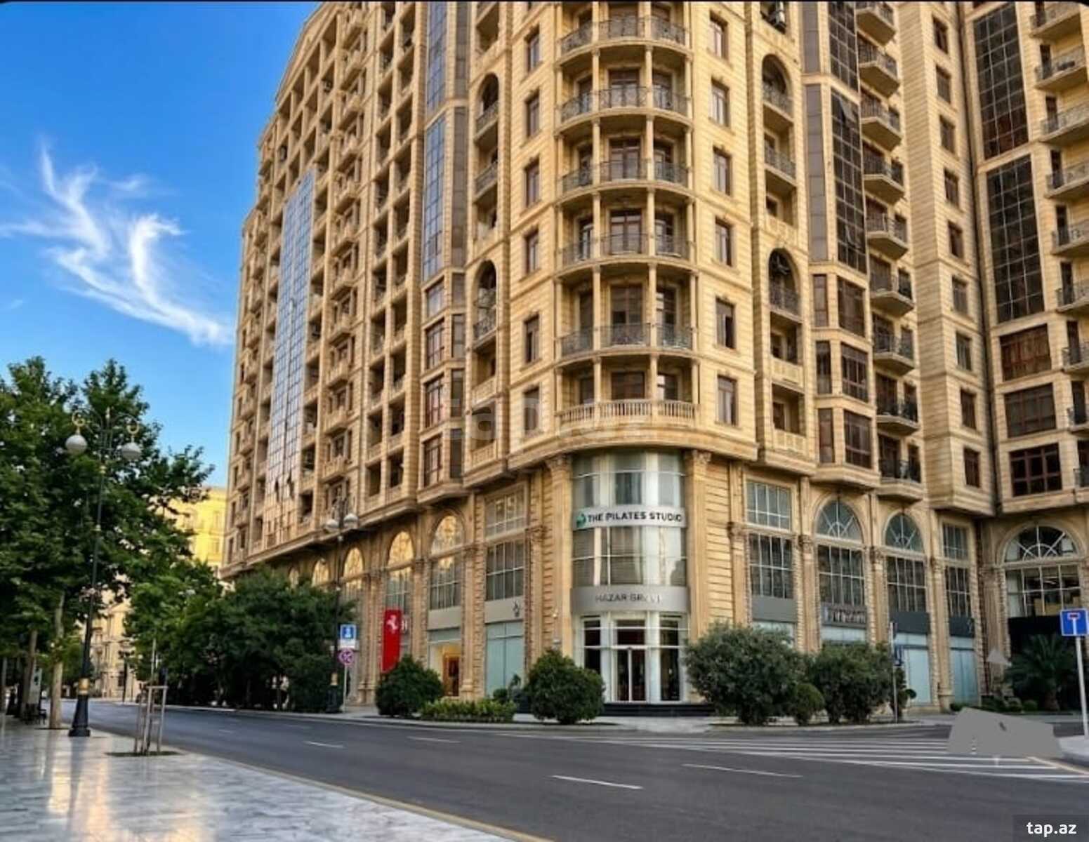4-otaqlı yeni tikili, Üzeyir Hacıbəyli küç., 205 m²