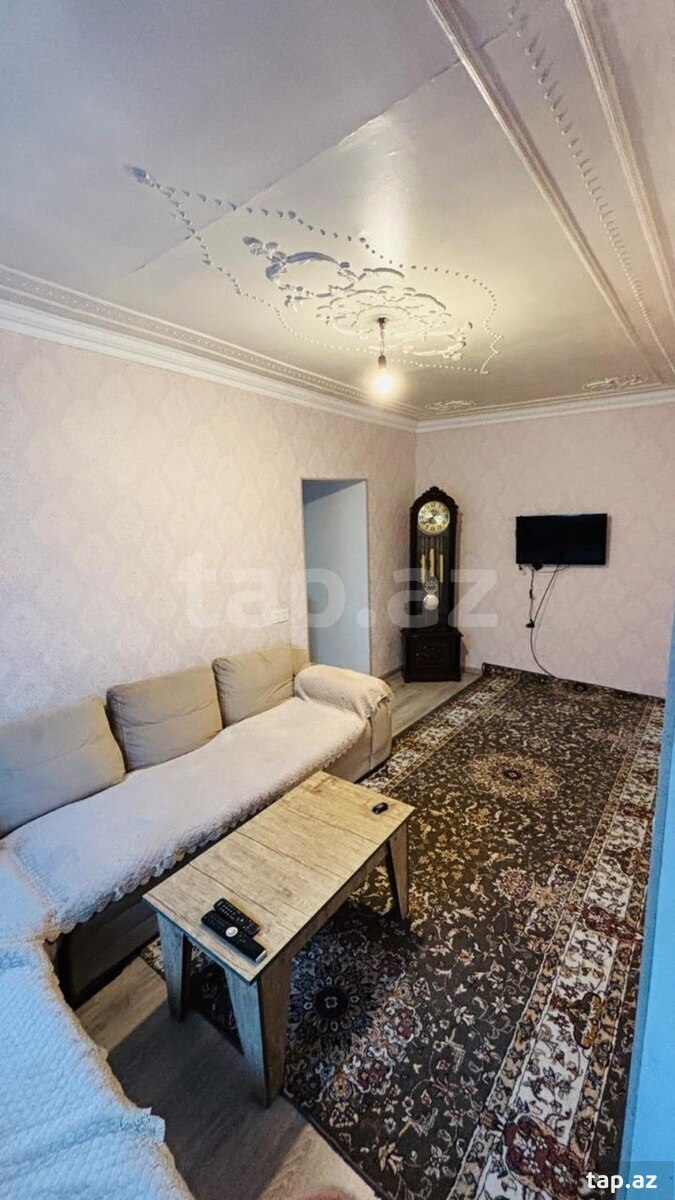 Həyət evi kirayə verilir, Məktəbli küç.