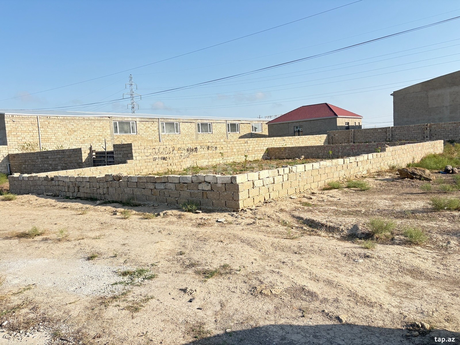 Torpaq satılır, Bakı
