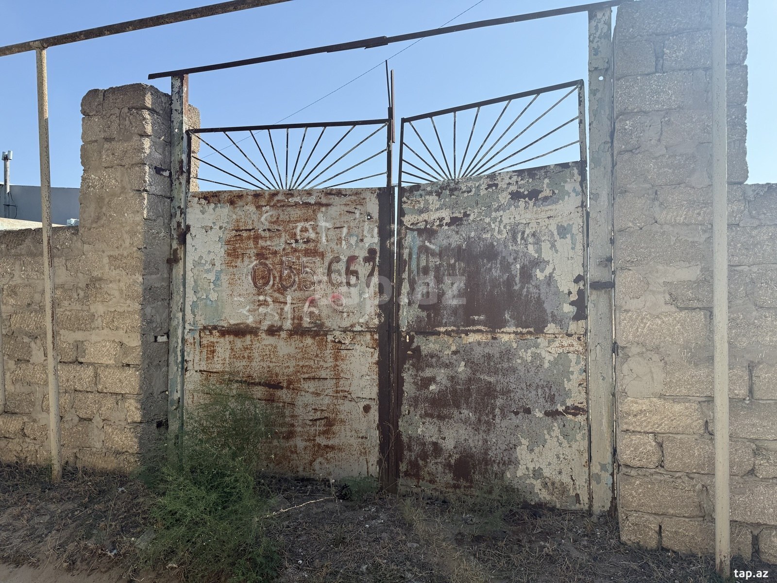 Torpaq satılır, Qala, Bakı