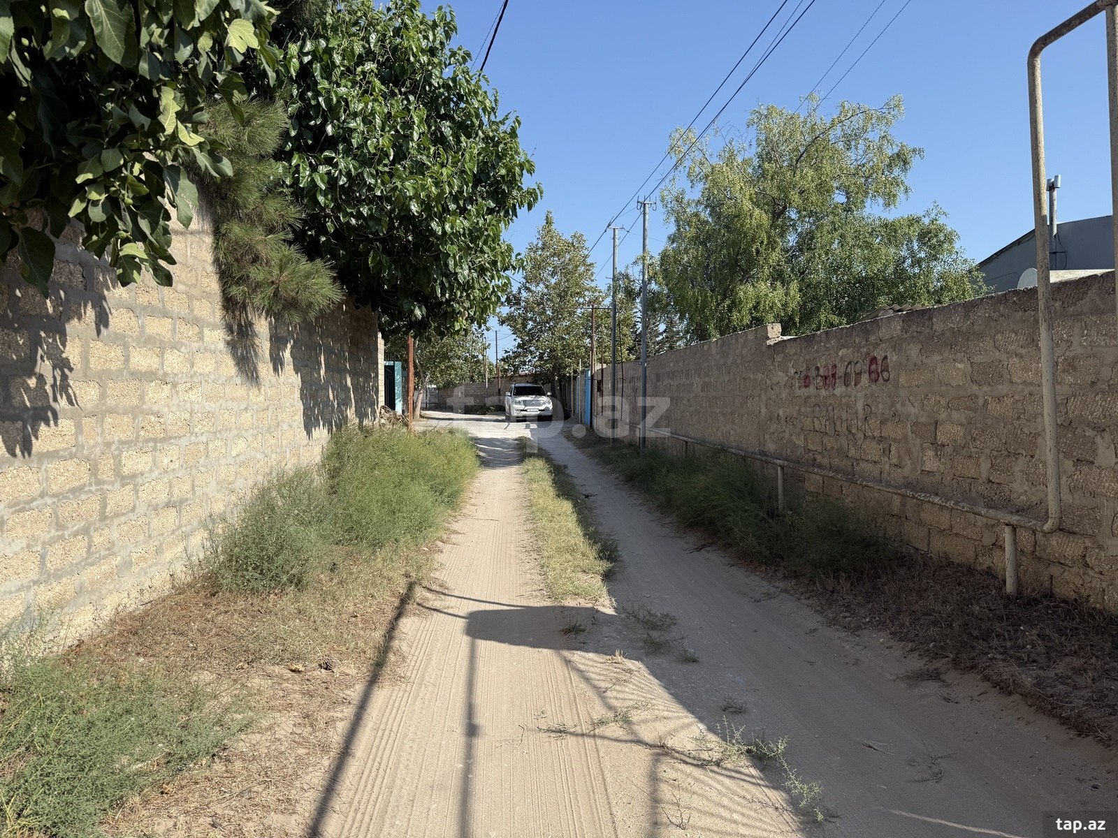 Torpaq satılır, Qala, Bakı